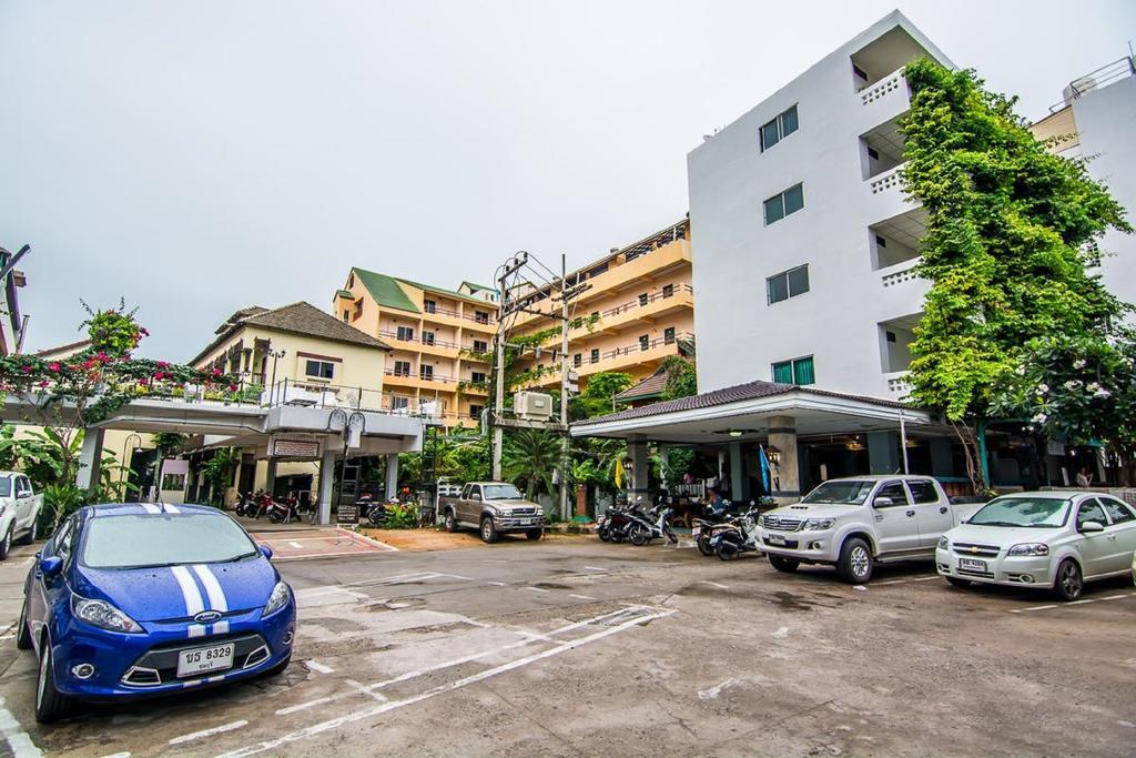 Sutus Court 5 Hotel Pattaya Buitenkant foto