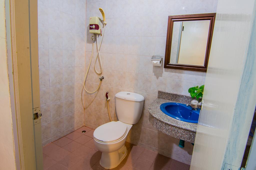 Sutus Court 5 Hotel Pattaya Buitenkant foto