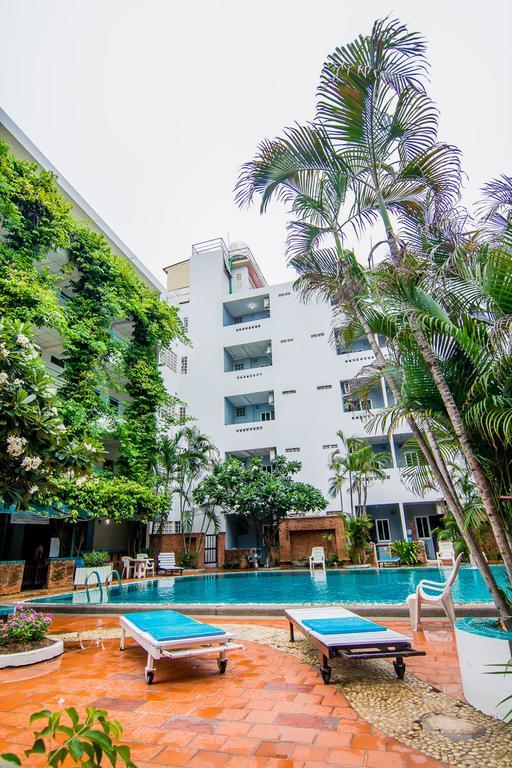 Sutus Court 5 Hotel Pattaya Buitenkant foto