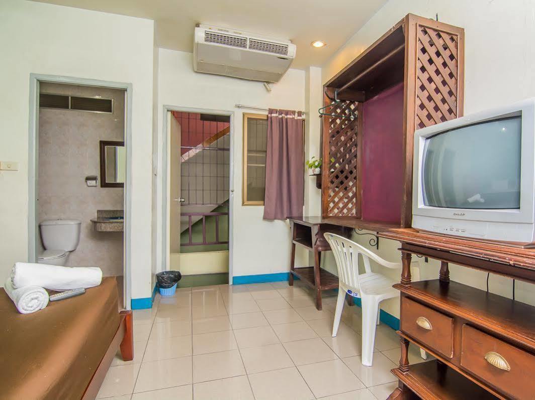 Sutus Court 5 Hotel Pattaya Buitenkant foto