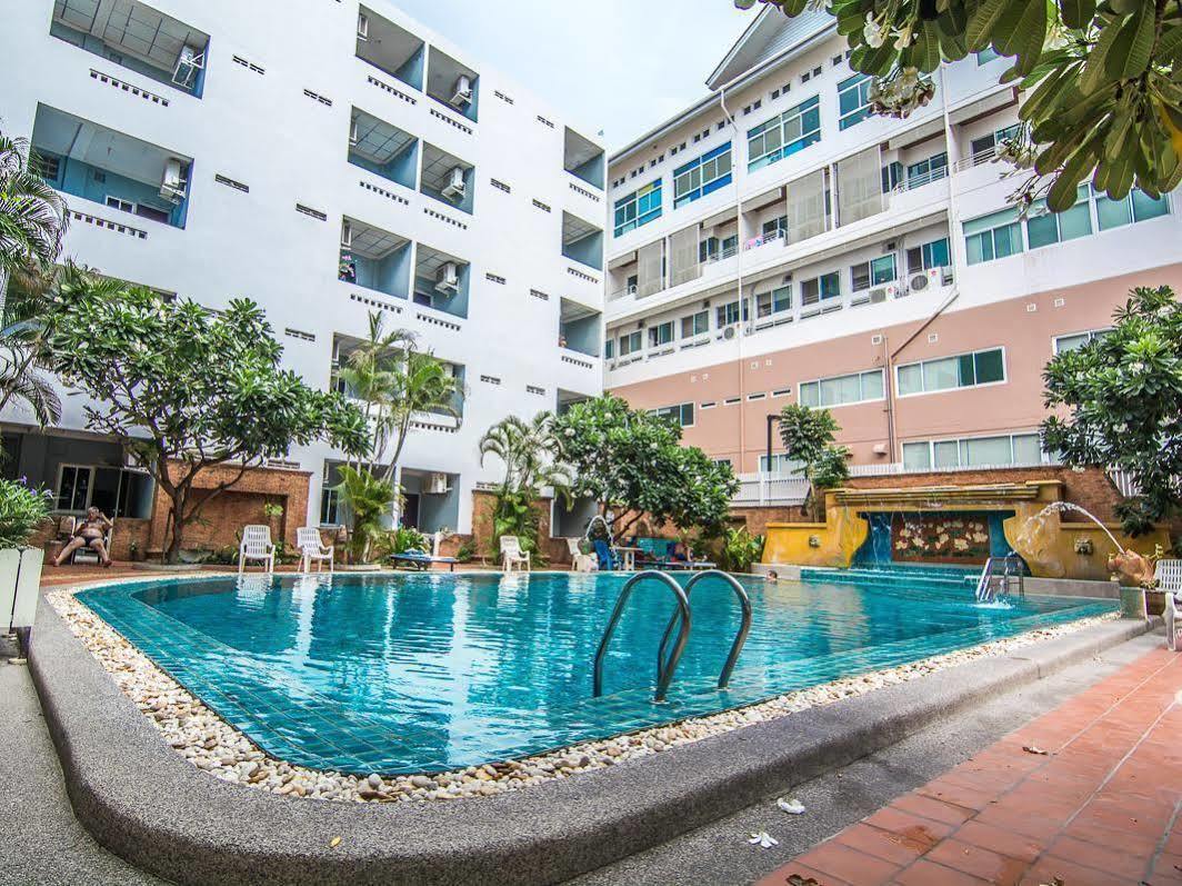 Sutus Court 5 Hotel Pattaya Buitenkant foto
