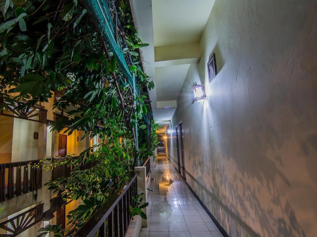 Sutus Court 5 Hotel Pattaya Buitenkant foto