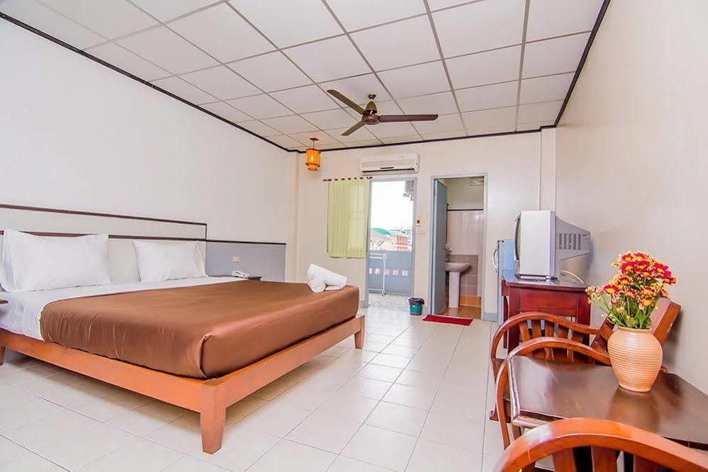 Sutus Court 5 Hotel Pattaya Buitenkant foto