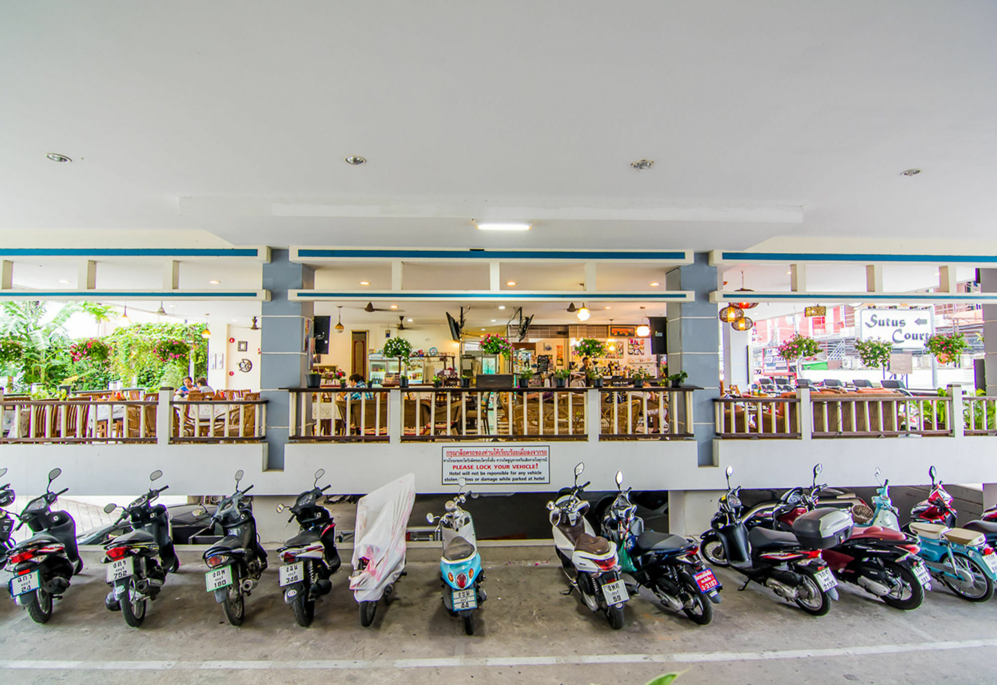 Sutus Court 5 Hotel Pattaya Buitenkant foto