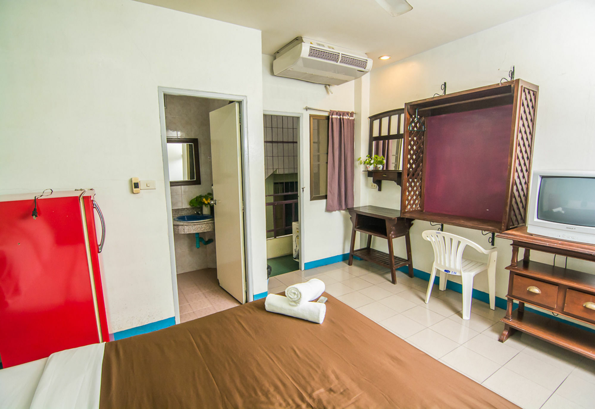 Sutus Court 5 Hotel Pattaya Buitenkant foto