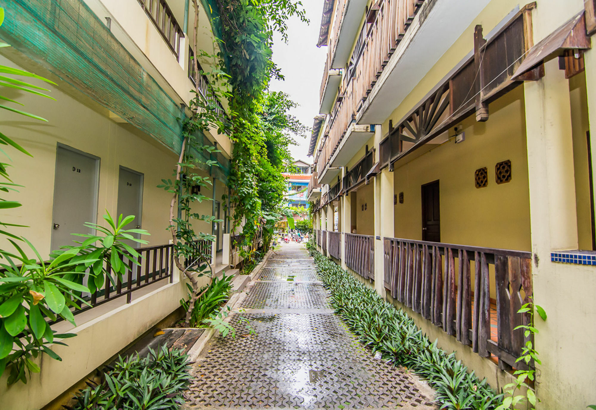 Sutus Court 5 Hotel Pattaya Buitenkant foto