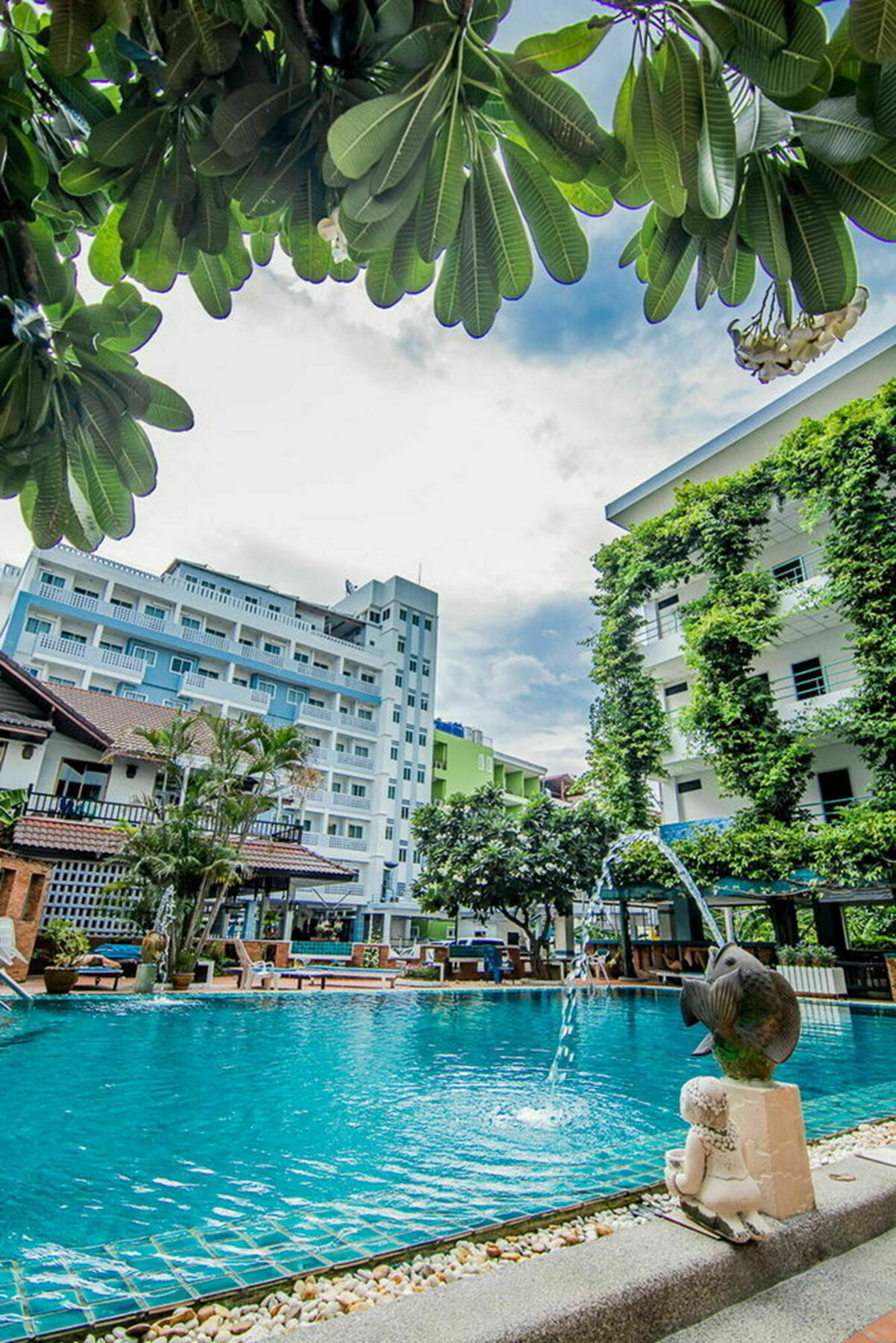 Sutus Court 5 Hotel Pattaya Buitenkant foto