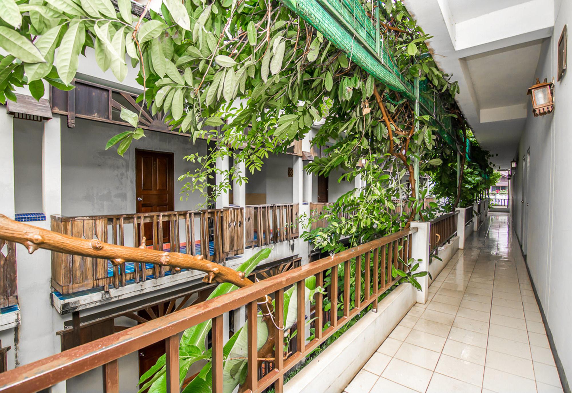 Sutus Court 5 Hotel Pattaya Buitenkant foto