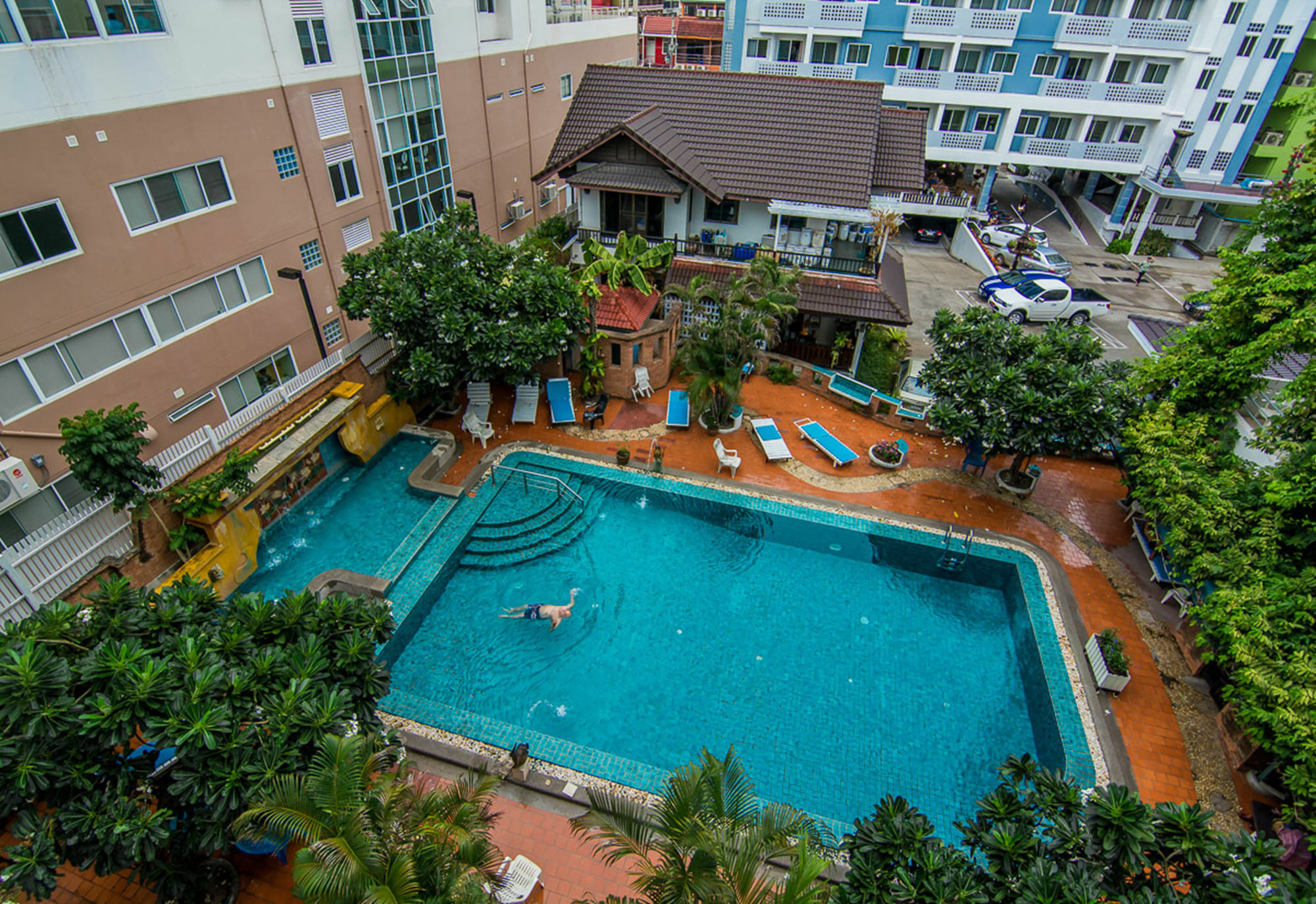 Sutus Court 5 Hotel Pattaya Buitenkant foto